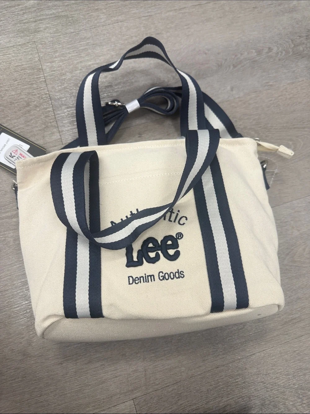 Lee small canvas